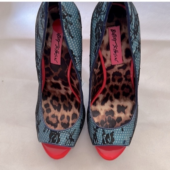 🔥 NEW! Betsey Johnson Peep-Toe Platforms w/Lace Detail - Leopard Bottoms 7.5 - Picture 5 of 8